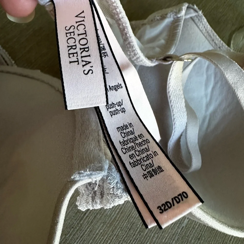 Victoria's Secret dream angels sparkle and Lace Accent Bra in soft gray 32d - Picture 3 of 6